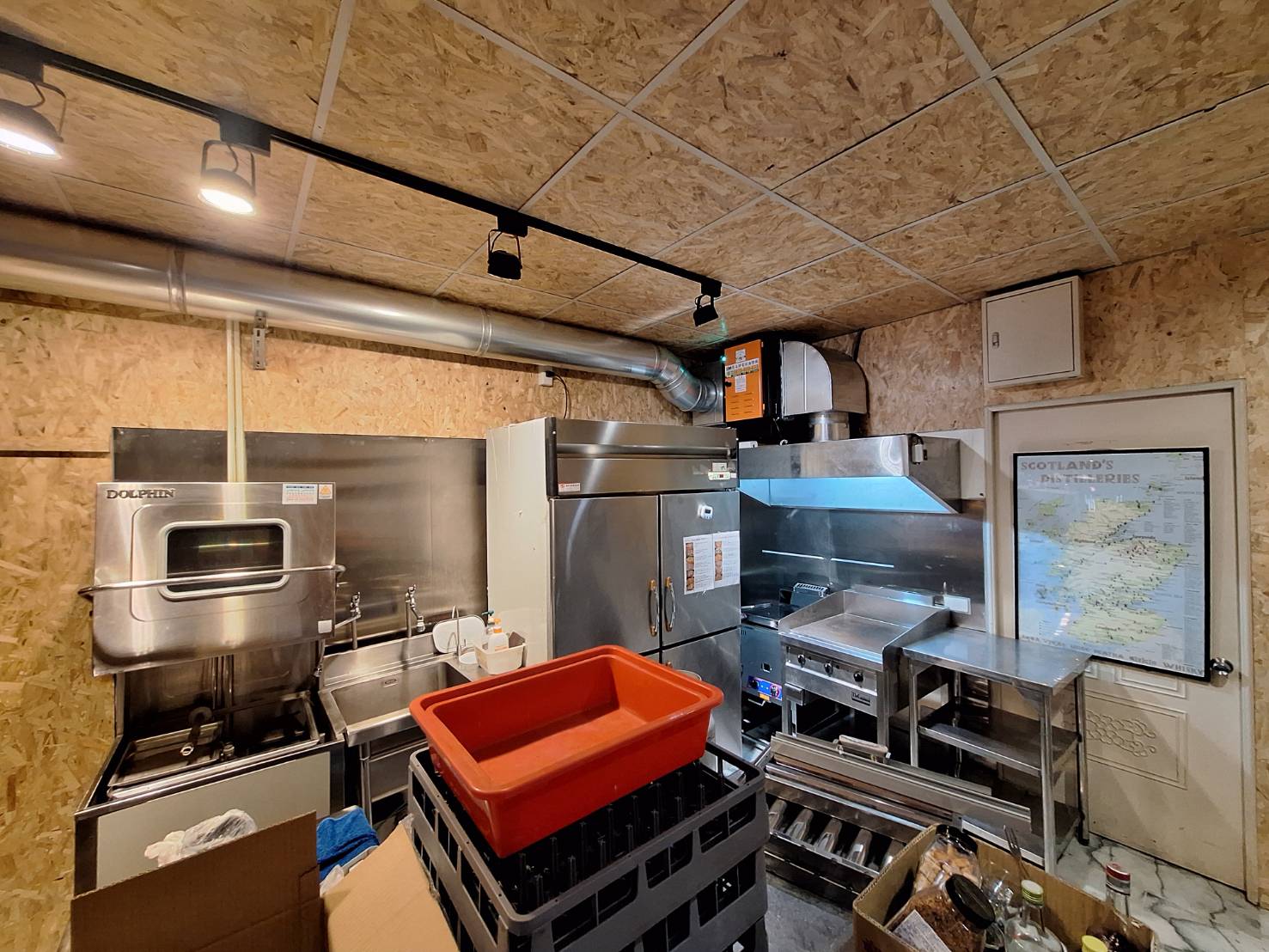 小坪數披薩店,也能做到強效除油煙、低噪音、零擾鄰